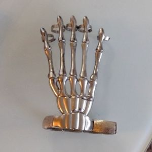 Finger fitted skeleton hand bracelet